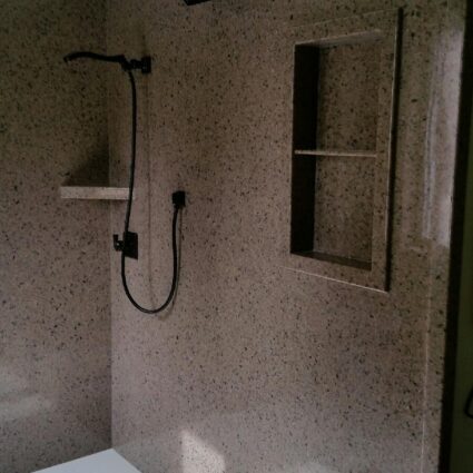 Shower area, standard niche and corner shelf